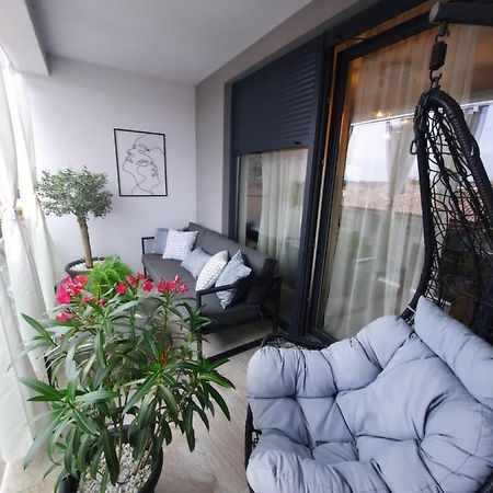 Enjoy Pula - New Apt With Terrace And Free Parking Garage Kültér fotó