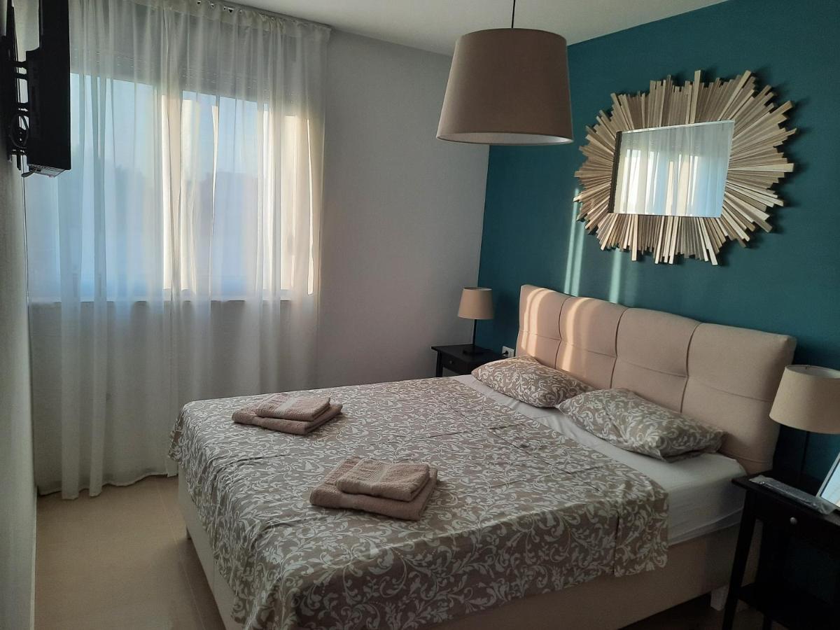 Enjoy Pula - New Apt With Terrace And Free Parking Garage Kültér fotó