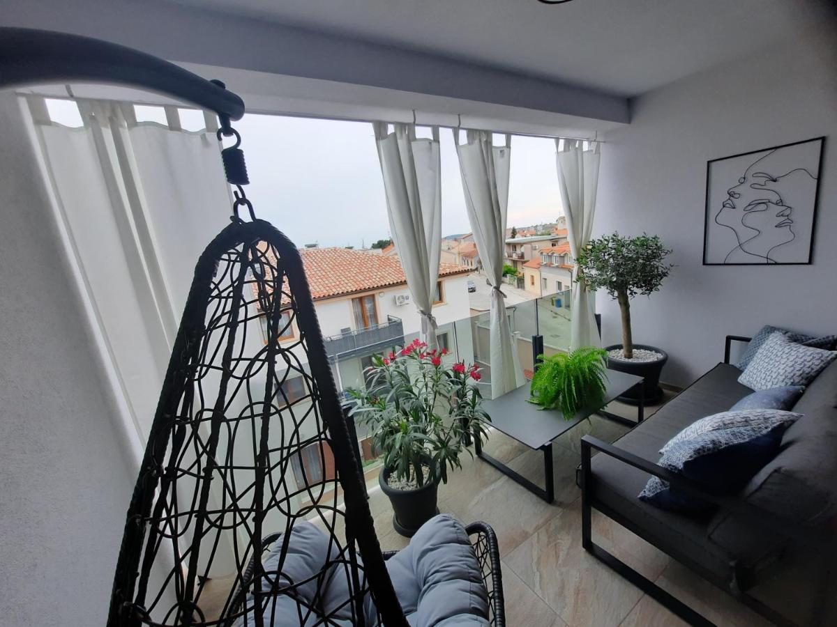 Enjoy Pula - New Apt With Terrace And Free Parking Garage Kültér fotó
